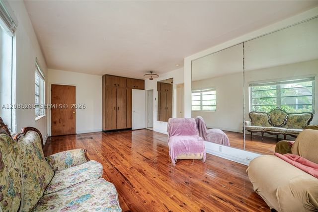 4740 Pine Tree Dr 20, Miami Beach, FL 33140