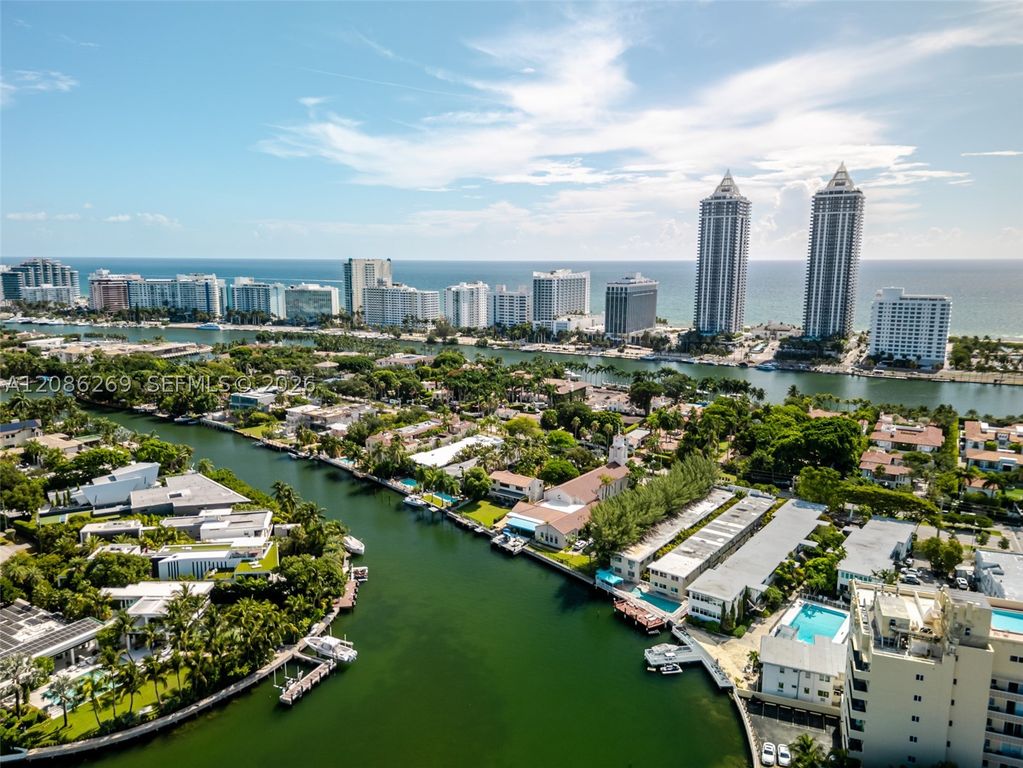 4740 Pine Tree Dr 20, Miami Beach, FL 33140