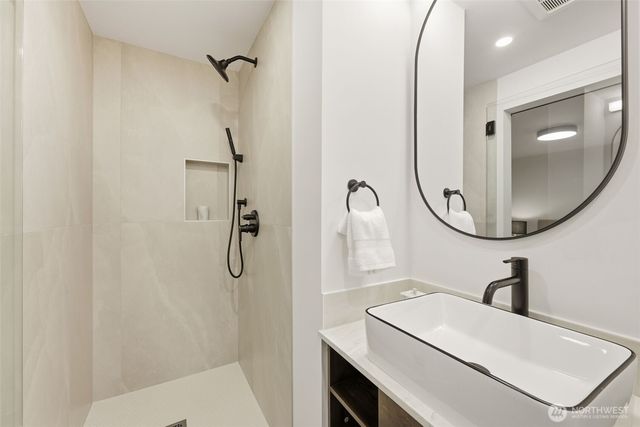 19531 55th Avenue NE, Lake Forest Park, WA 98155