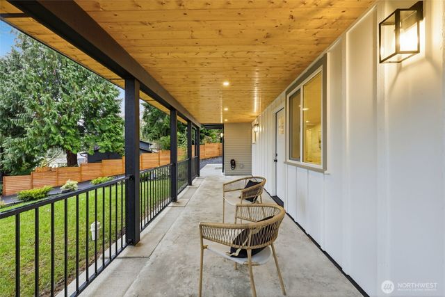 19531 55th Avenue NE, Lake Forest Park, WA 98155