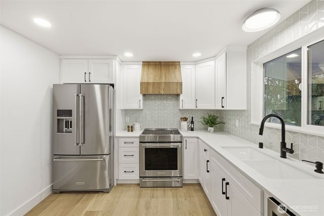 19531 55th Avenue NE, Lake Forest Park, WA 98155