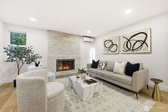 19531 55th Avenue NE, Lake Forest Park, WA 98155