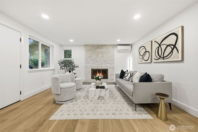 19531 55th Avenue NE, Lake Forest Park, WA 98155