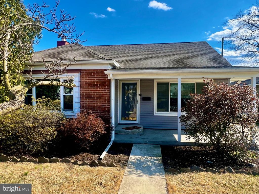 Image 1 of property listing at 1191 SHOREHAM RD, Camp Hill, PA 17011