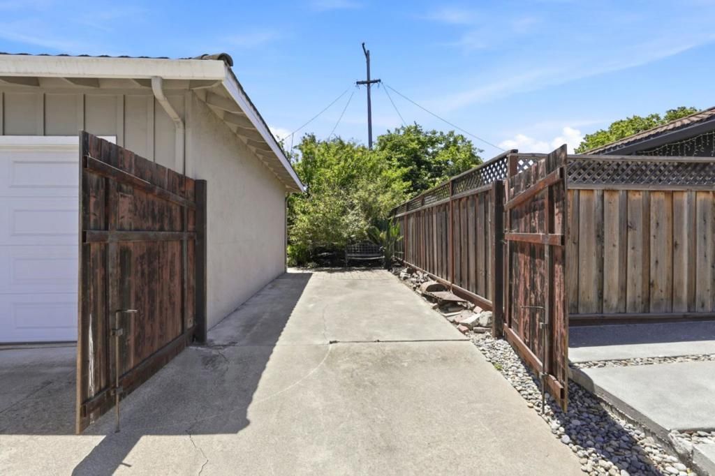 Image 31 of property listing at 3311 Beacon Lane, San Jose, CA 95118