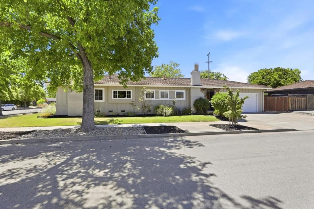 Image 4 of property listing at 3311 Beacon Lane, San Jose, CA 95118