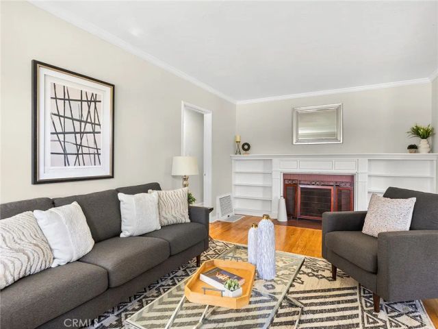 524 S Bel Aire Drive, Burbank, CA 91501