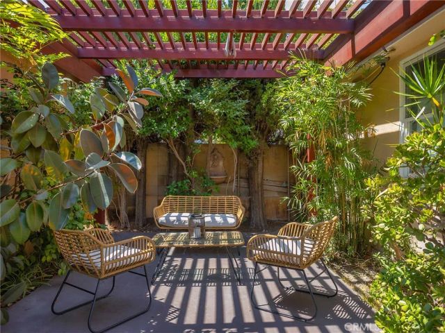 524 S Bel Aire Drive, Burbank, CA 91501