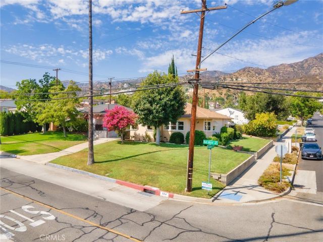 524 S Bel Aire Drive, Burbank, CA 91501