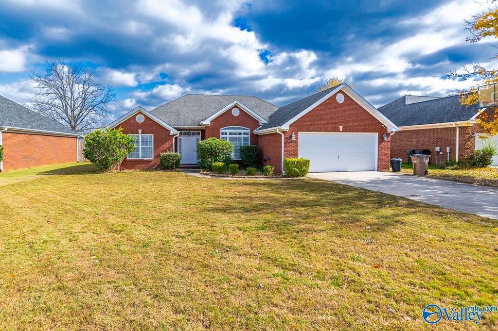 1910 Red Sunset Drive SW, Decatur, AL 35603