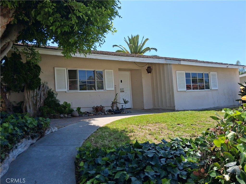 Image 1 of property listing at 221 W Paseo De Cristobal, San Clemente, CA 92672