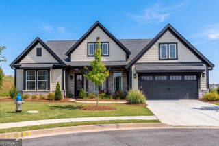 426 Clear Lake Parkway, Hoschton, GA 30548
