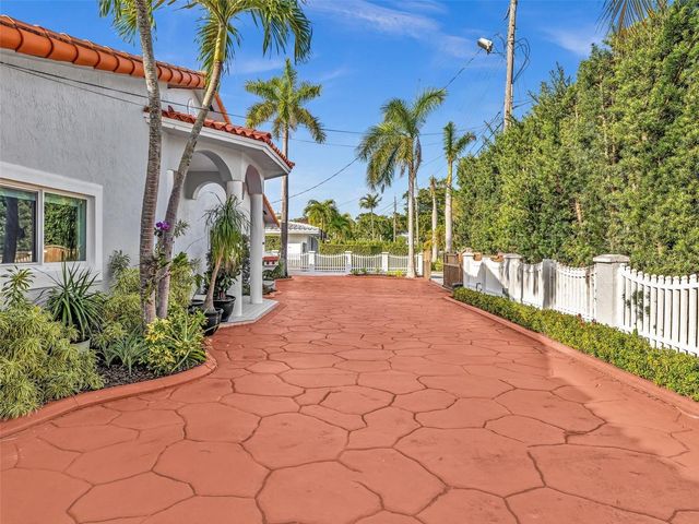 12904 BANYAN ROAD, North Miami, FL 33181