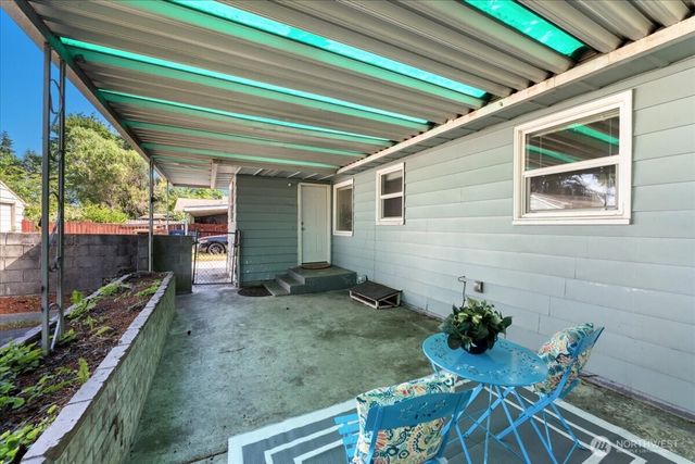 8618 Tacoma Avenue S, Tacoma, WA 98444