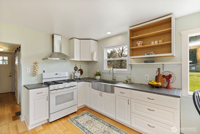 3550 NW Mountain View Road, Silverdale, WA 98383