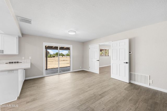 10157 E Ave R 8, Littlerock, CA 93543