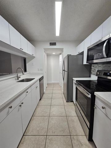 15771 SW 106th Ter 204, Miami, FL 33196