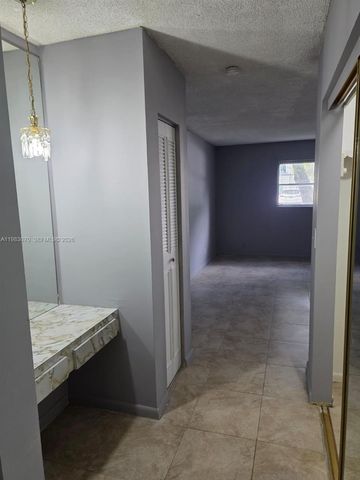 2061 NW 47th Ter 111, Lauderhill, FL 33313