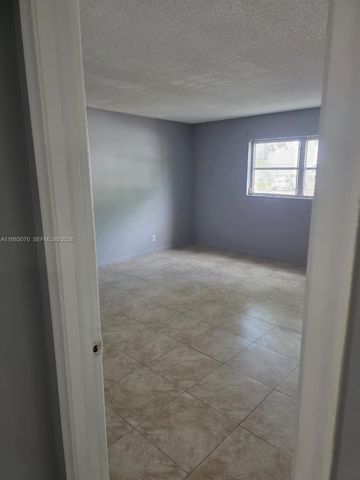 2061 NW 47th Ter 111, Lauderhill, FL 33313