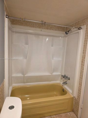 2061 NW 47th Ter 111, Lauderhill, FL 33313