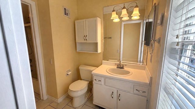 11710 Southlake Drive 16, Houston, TX 77077