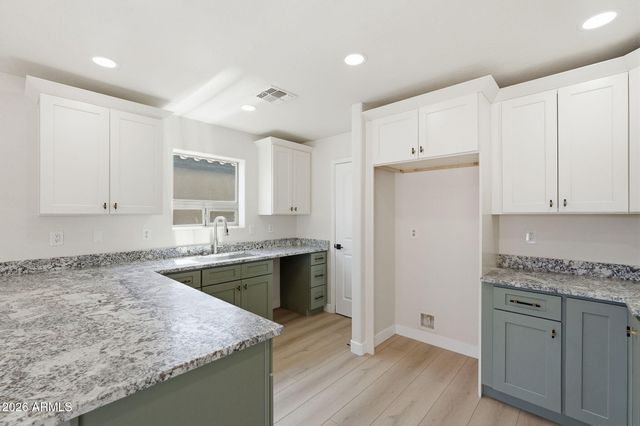 1340 E PRYOR Road, San Tan Valley, AZ 85140