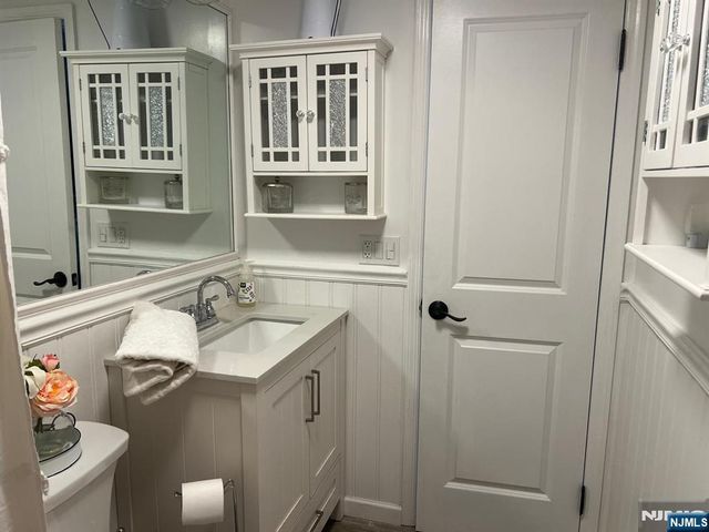 6 Cedar Street, Pompton Lakes, NJ 07442