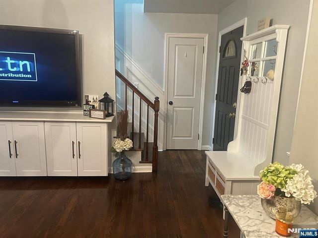 6 Cedar Street, Pompton Lakes, NJ 07442