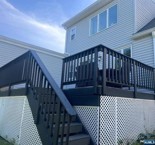 6 Cedar Street, Pompton Lakes, NJ 07442