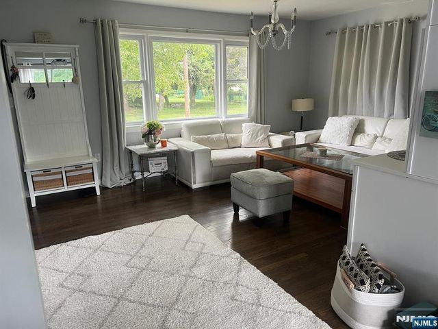 6 Cedar Street, Pompton Lakes, NJ 07442