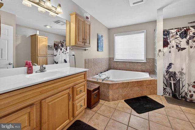 13 POWDER LN, Burlington, NJ 08016