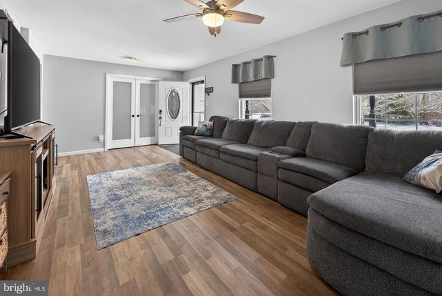 13 POWDER LN, Burlington, NJ 08016