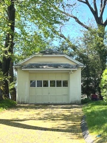 201 Fairlawn Avenue, Waterbury, CT 06705