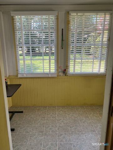 201 Fairlawn Avenue, Waterbury, CT 06705