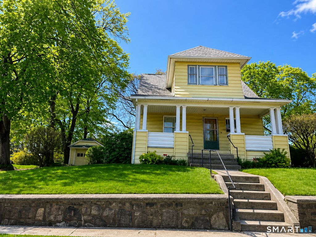 201 Fairlawn Avenue, Waterbury, CT 06705