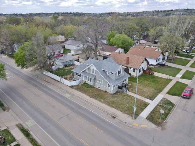 301 8th St NW, Minot, ND 58703
