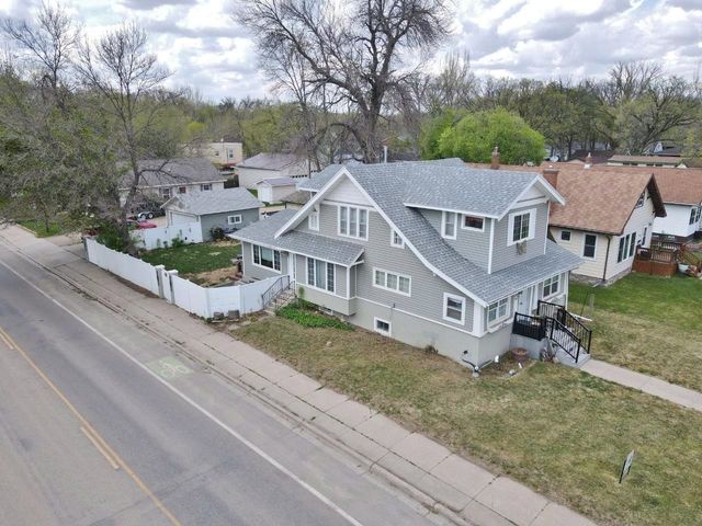 301 8th St NW, Minot, ND 58703