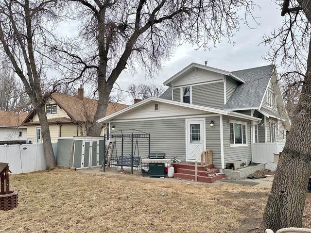 301 8th St NW, Minot, ND 58703