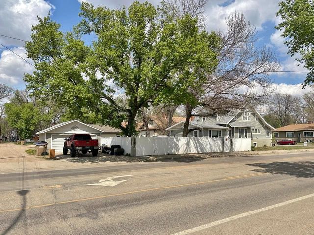 301 8th St NW, Minot, ND 58703