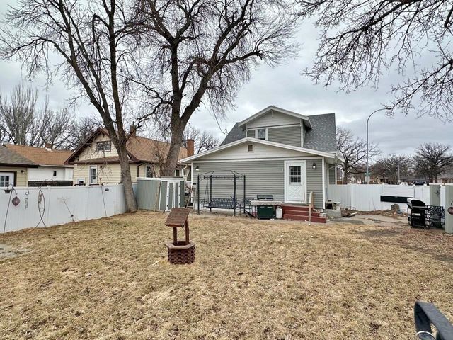 301 8th St NW, Minot, ND 58703