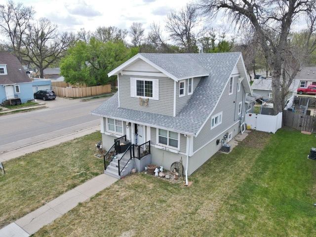 301 8th St NW, Minot, ND 58703