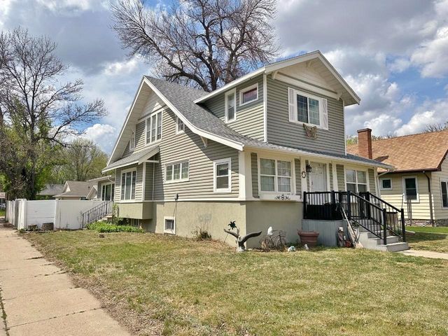 301 8th St NW, Minot, ND 58703