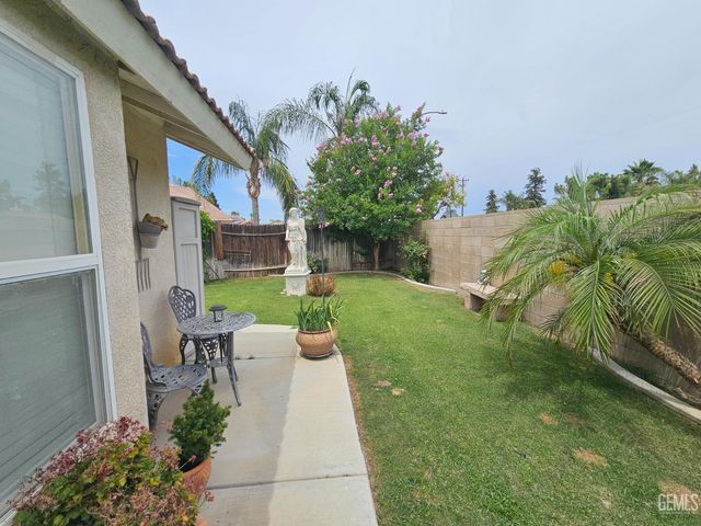 4102 Sierra Redwood Drive, Bakersfield, CA 93313