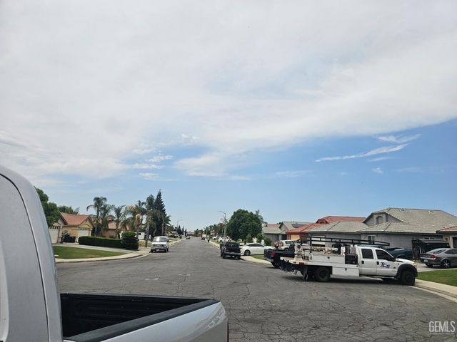 4102 Sierra Redwood Drive, Bakersfield, CA 93313