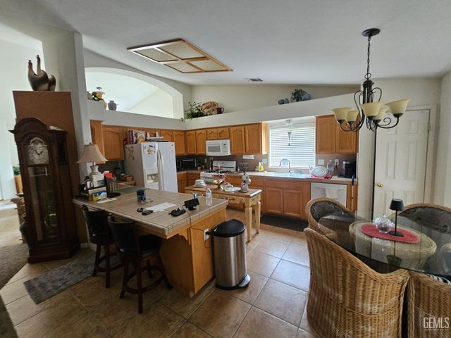 4102 Sierra Redwood Drive, Bakersfield, CA 93313