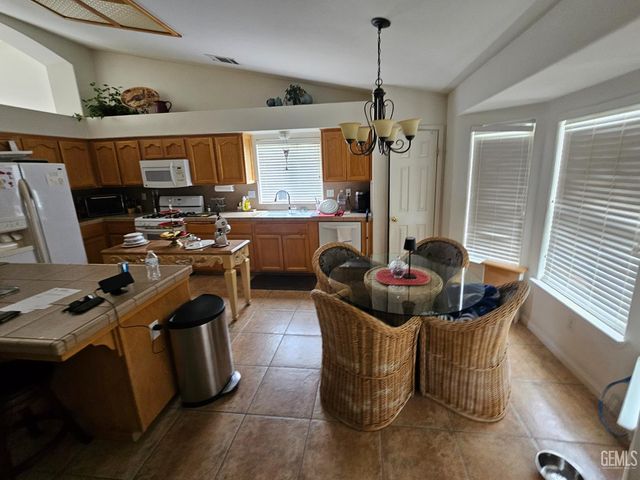 4102 Sierra Redwood Drive, Bakersfield, CA 93313