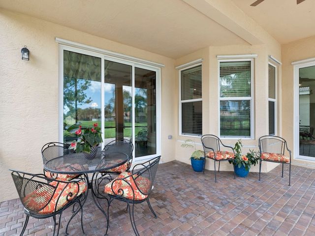1902 Grey Falcon Circle SW, Vero Beach, FL 32962