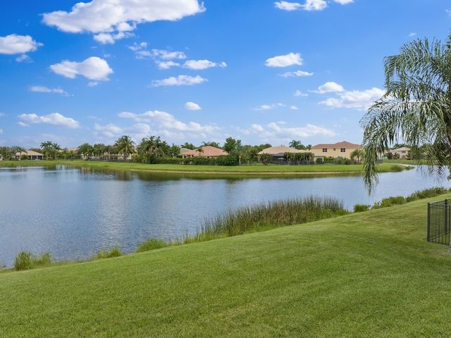 1902 Grey Falcon Circle SW, Vero Beach, FL 32962