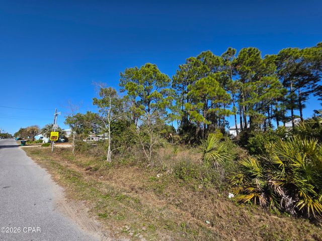 5700 Pinetree Avenue, Panama City, FL 32408