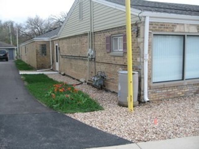 138 W Irving Park Road 1, Wood Dale, IL 60191